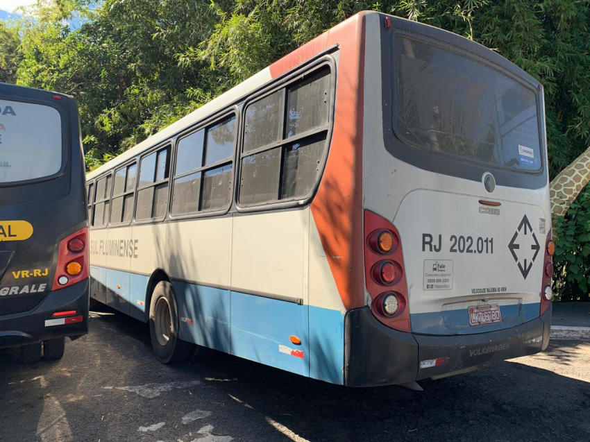 Guarda Municipal de Volta Redonda faz apreensão de ônibus envolvido em acidente de trânsito