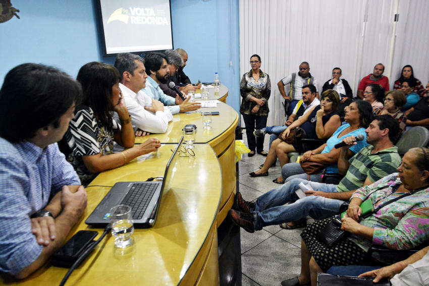 Prefeito Samuca Silva se reúne com associações de moradores e descarta aumento nas passagens de ônibus