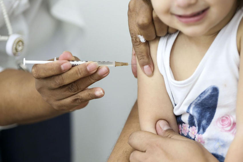 Imunização contra gripe começa nesta quarta-feira, dia 10, nas unidades da Atenção Básica; primeira semana é voltada para crianças e gestantes