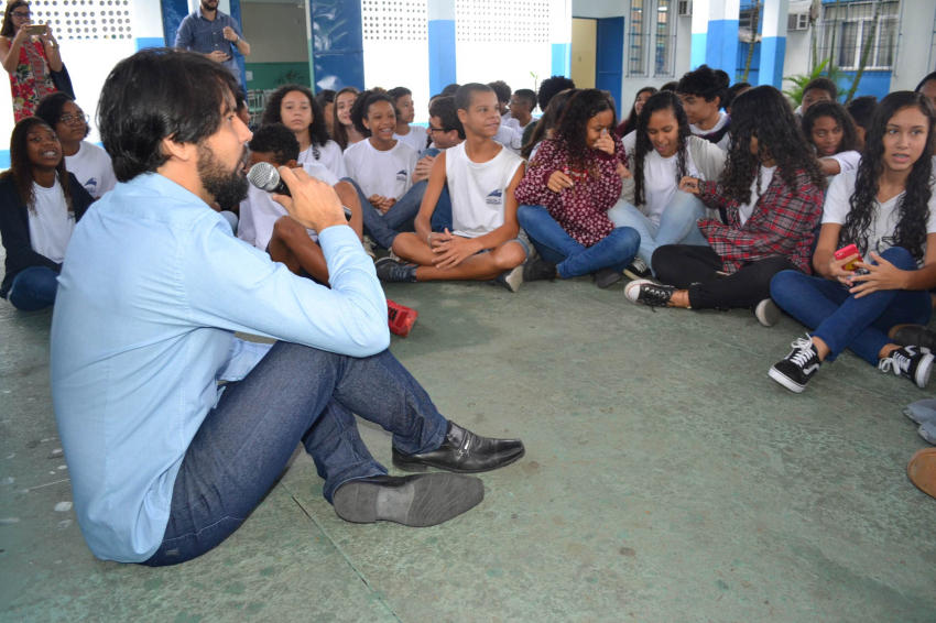 Bate-papo entre prefeito e estudantes aconteceu em escola do Conforto