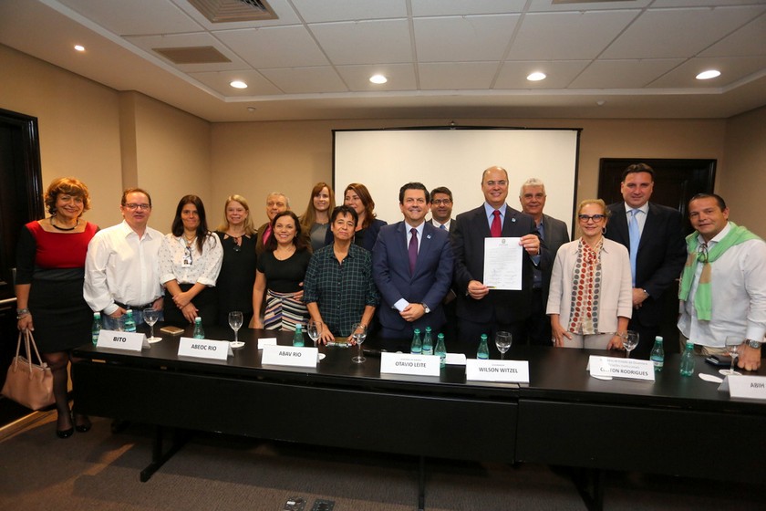 Governador firma compromisso para incentivar turismo no estado
