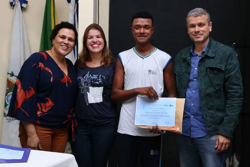 Alunos são premiados no V Concurso de Redação em Barra Mansa