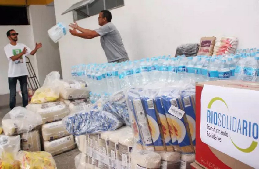 Governo do Estado começa a entregar cestas básicas do Mutirão Humanitário na Baixada e em Itaboraí