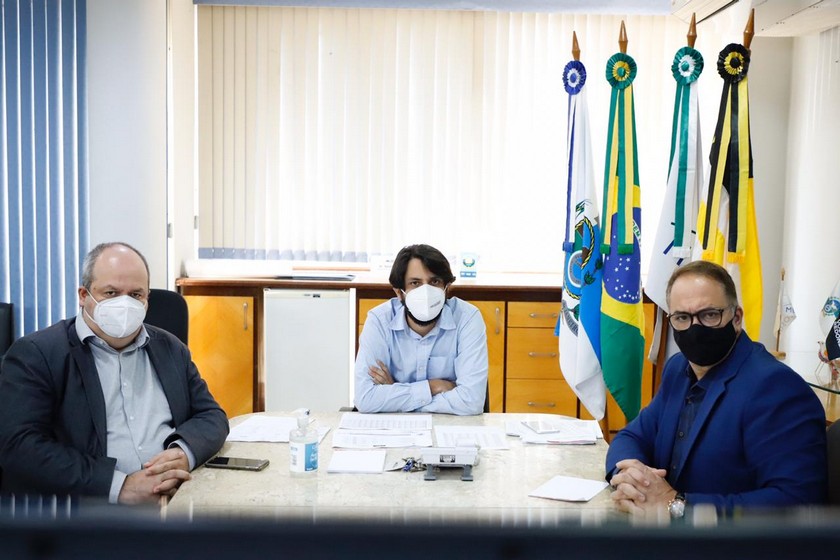 Prefeito Samuca Silva se reúne com Ministério Público e entidades empresariais
