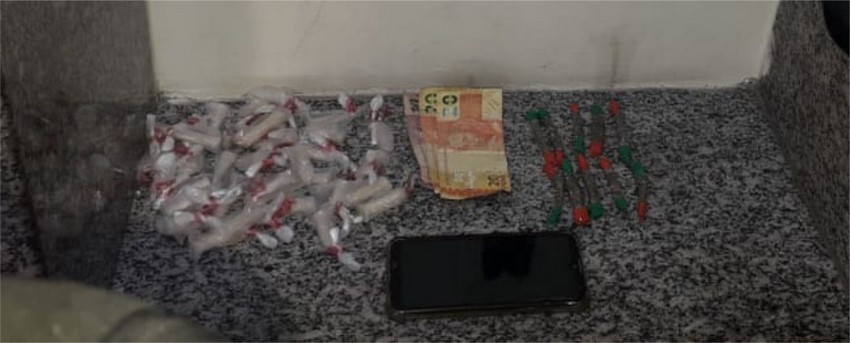 Um homem foi preso por suspeita de tráfico de drogas no Santa Inês em Volta Redonda