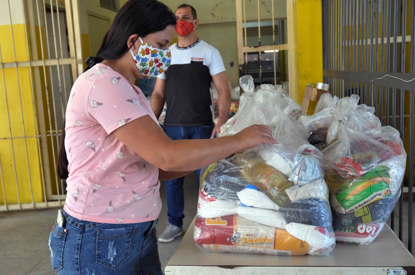 Barra Mansa encerra segunda etapa da entrega de cestas básicas às famílias de estudantes da rede pública