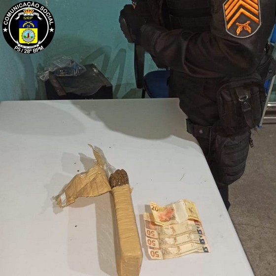 Dois jovens foram presos por suspeita de tráfico de drogas em Volta Redonda