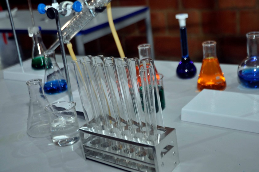 Prefeitura de Barra Mansa entrega Laboratório de Ciências ao Colégio Washington Luiz