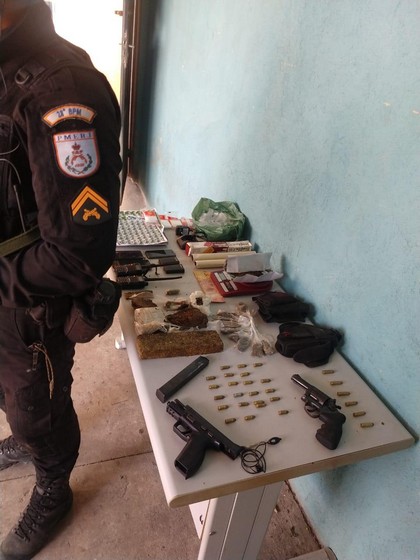 Homem é preso por tráfico de drogas e porte ilegal de arma no Nova Primavera em Volta Redonda