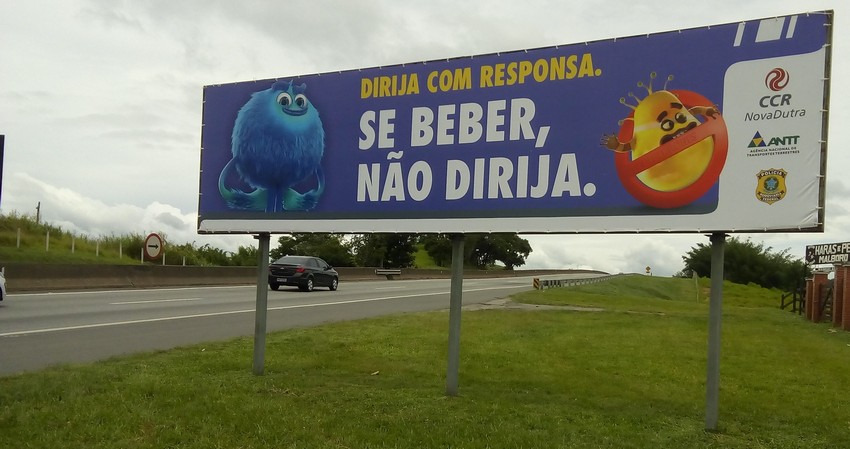 Campanha “Se beber, não dirija” da CCR NovaDutra ganha reforço com a distribuição de folhetos educativos