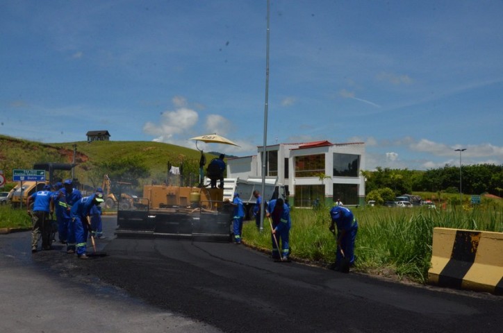 Prefeitura intensifica melhorias em vias do município