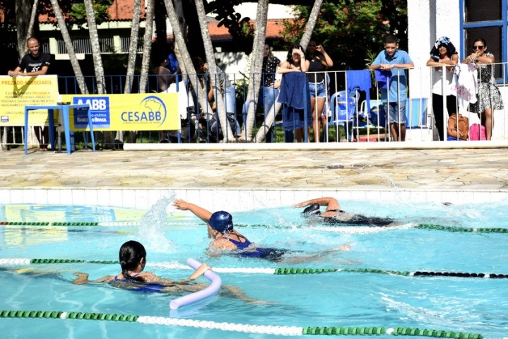 Festival de natação marcará entrega de novo material aos alunos 