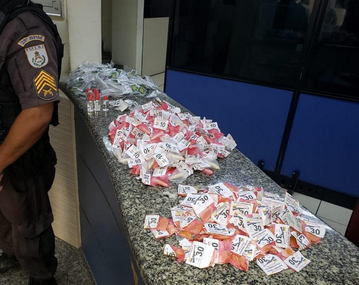 PM em menos de 24 horas faz nova apreensão por tráfico de drogas no Morro da Conquista, Santo Agostinho VR