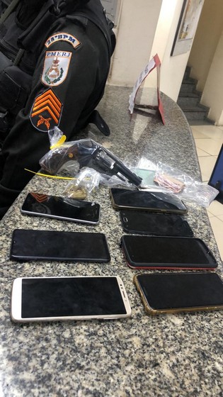 PM prende suspeitos de roubo de celulares no bairro Siderlândia em Volta Redonda