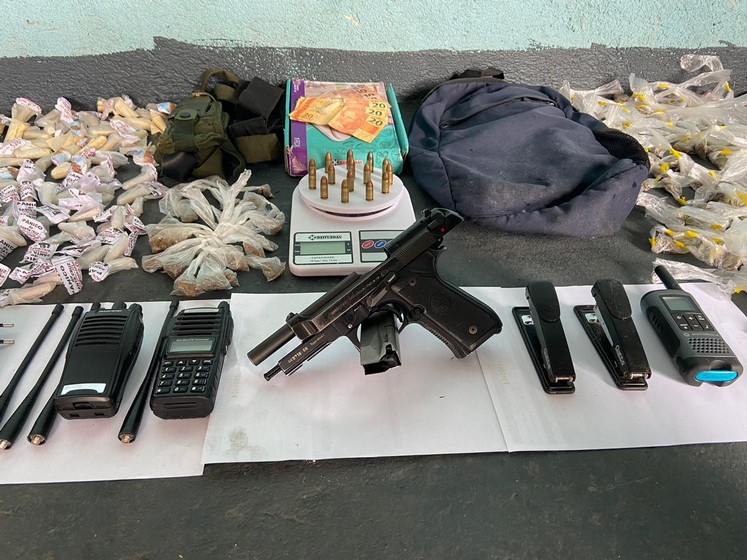 PM apreende arma e drogas no bairro Santa Cruz em Volta Redonda
