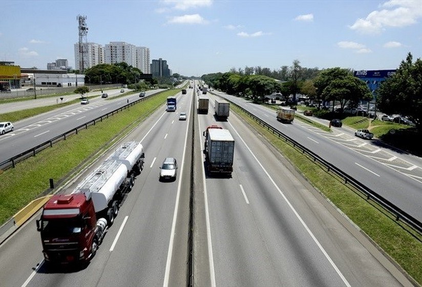 CCR NovaDutra recupera pavimento na região de Resende (RJ)