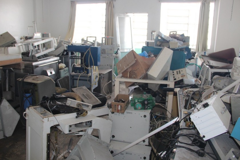 Hospital Santa Margarida tem estrutura, documentos e equipamentos em estado de abandono