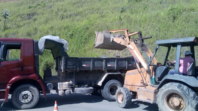 Prefeitura retira 250 toneladas de entulho da Rodovia do Contorno