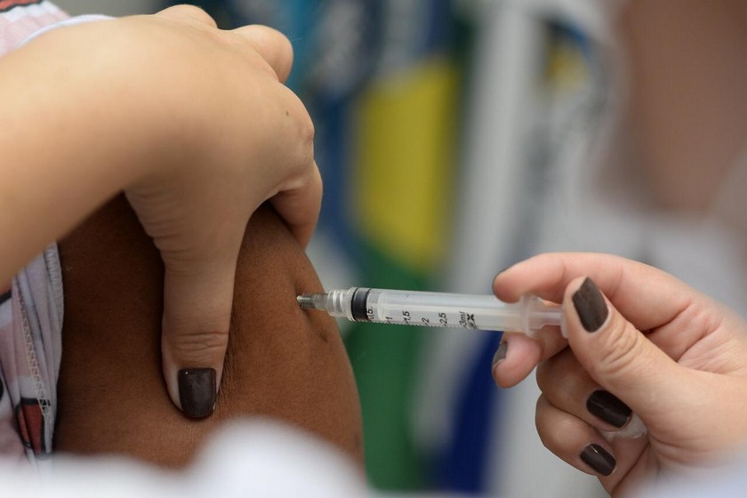 Idosos residentes em ILPI são imunizados no segundo dia de vacinação em Barra Mansa