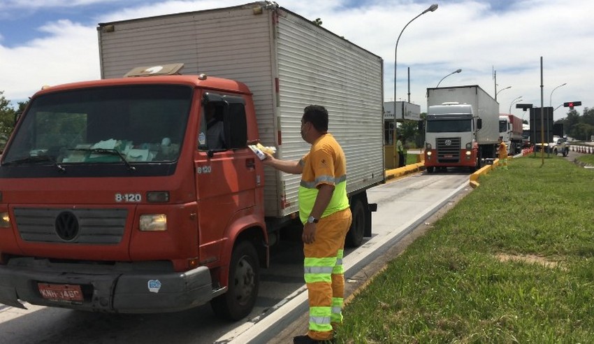 Mais de 700 kits de higiene são distribuídos para os caminhoneiros na Via Dutra, em Resende (RJ)