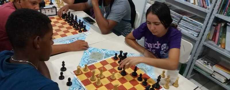 Estudantes da rede estadual de ensino aprendem Matemática em tabuleiros de xadrez