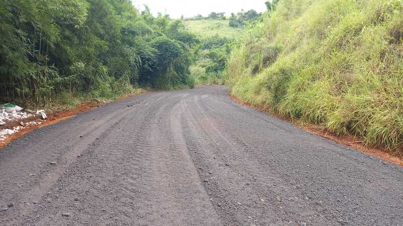 Estrada que  liga Santa Rita de Cássia à Amparo recebe melhorias   