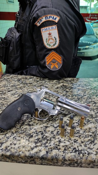 PM prende um homem por porte ilegal de arma no bairro Vila Maria em Barra Mansa