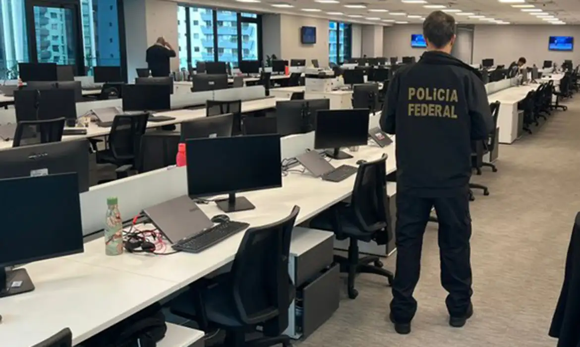 PF prendeu 13 pessoas em operações contra fraudes no Master e no BRB