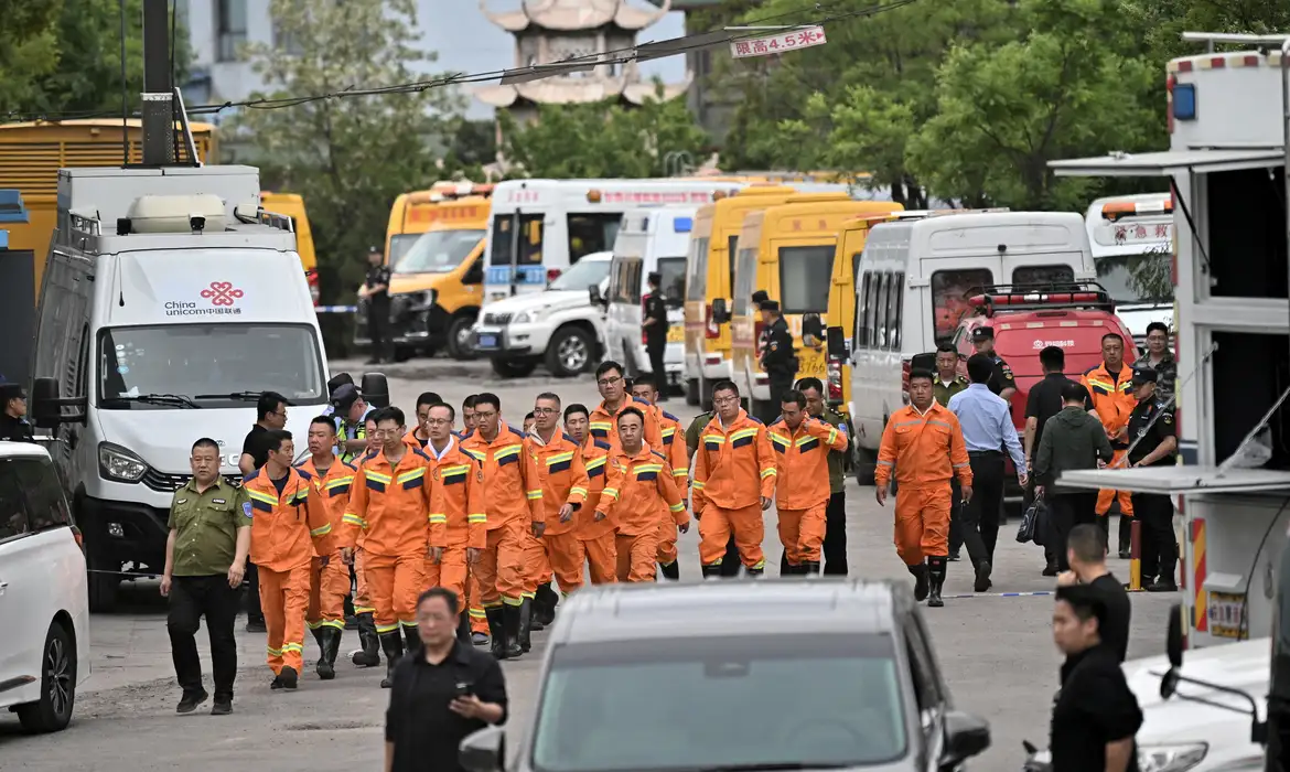 Explosão em mina de carvão na China mata 82 pessoas